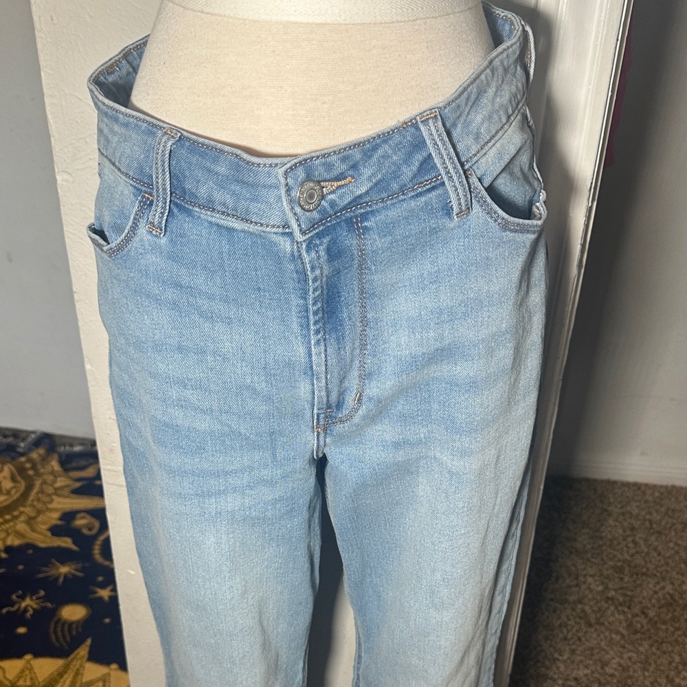Old Navy Women's Light Blue Straight Leg Jeans - Picture 3 of 5